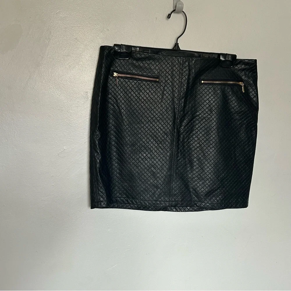 Elegant Black Leather Quilted Mini Skirt Small Medium 6
